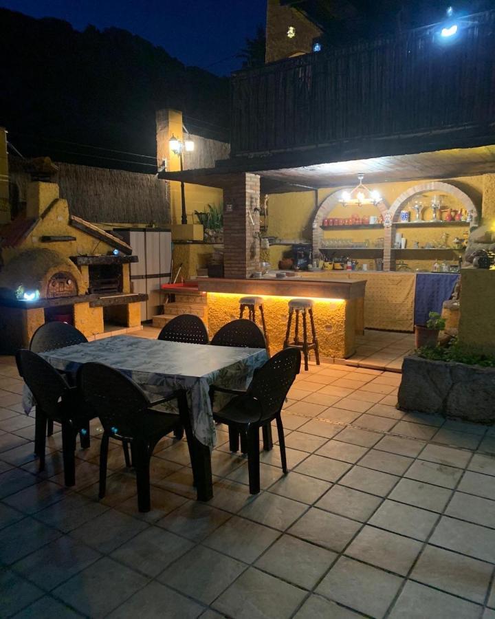 Hotel Lantica Roccia à Manzanares El Real Extérieur photo